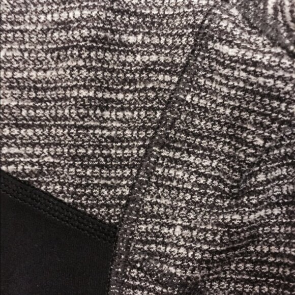 Lululemon long sleeve half zip pullover size 6 - Picture 4 of 6